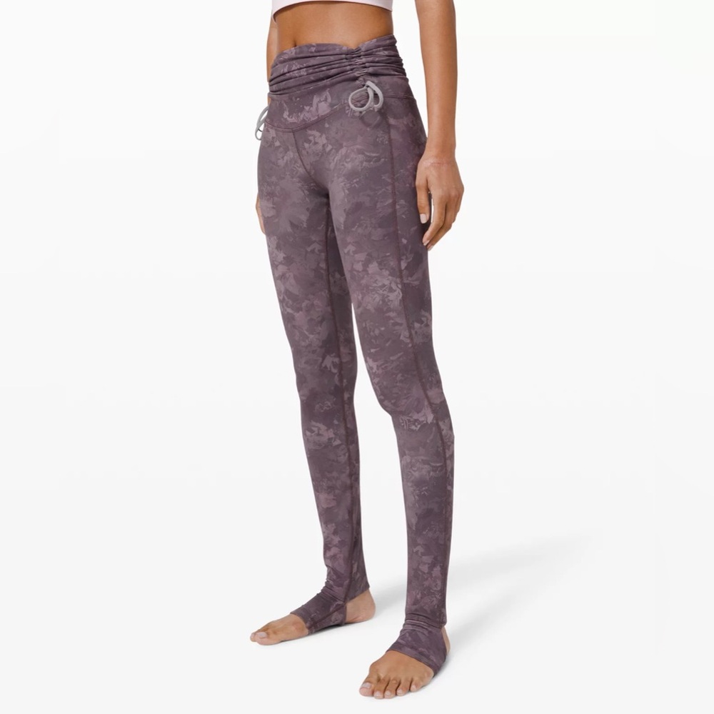Lululemon Hug your Core Super High-Rise Tight 28" Sz 8 
Dark Chrome Multi Revers